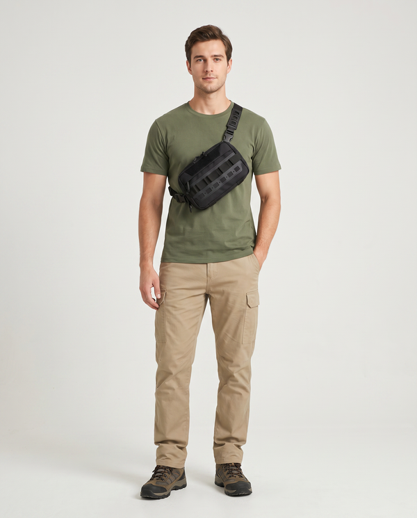 Sac Poitrine Randonnée Chasse Noir - mannequin homme studio